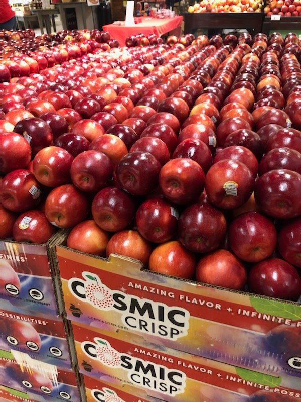 ًورة التفاح في المتجر